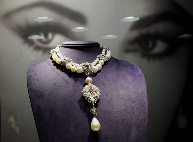 Top 10 Most Expensive Diamond Necklaces In The World Topteny Magazine 4343