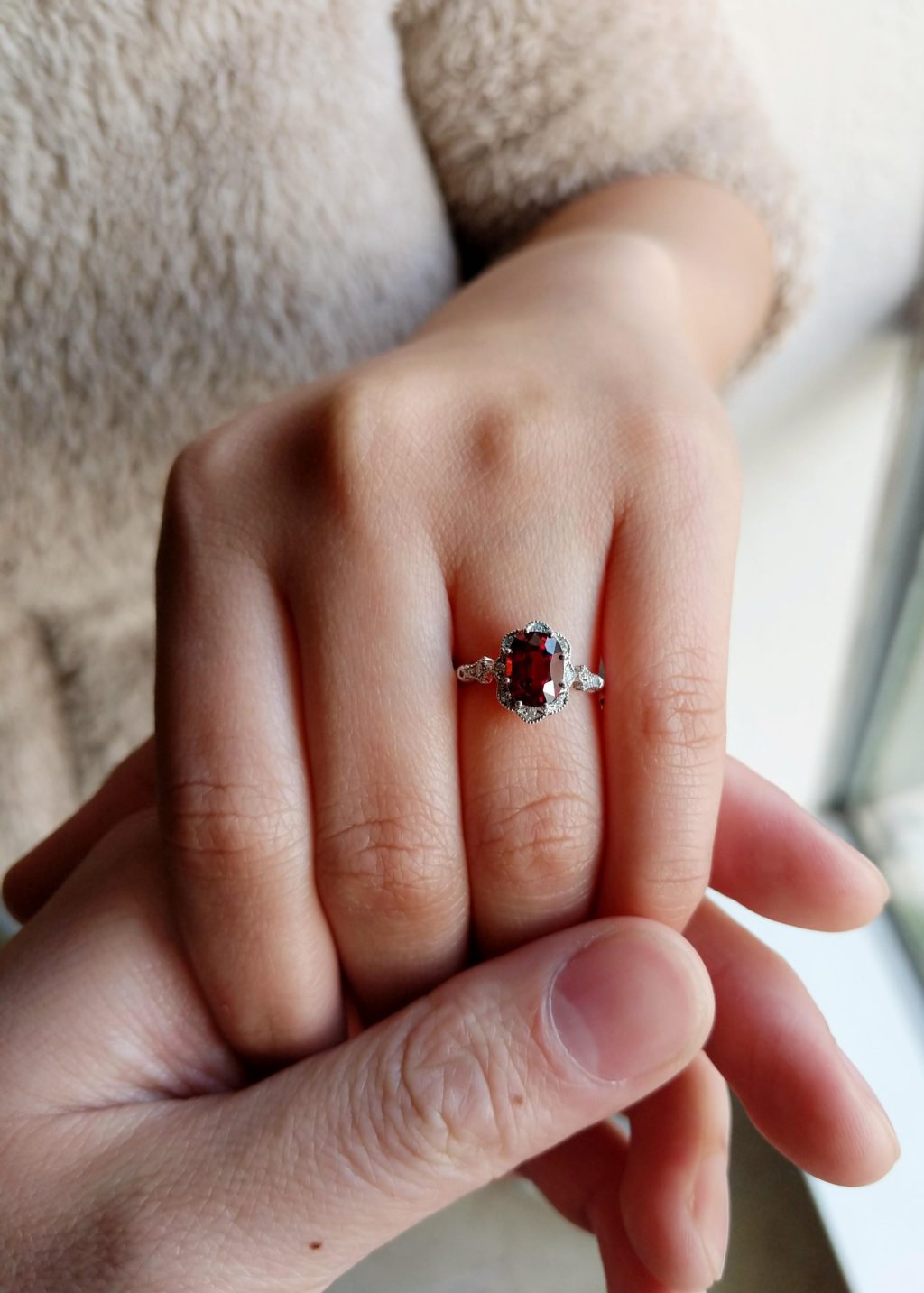 Why You Should Choose Garnet For Your Engagement Ring – Topteny Magazine