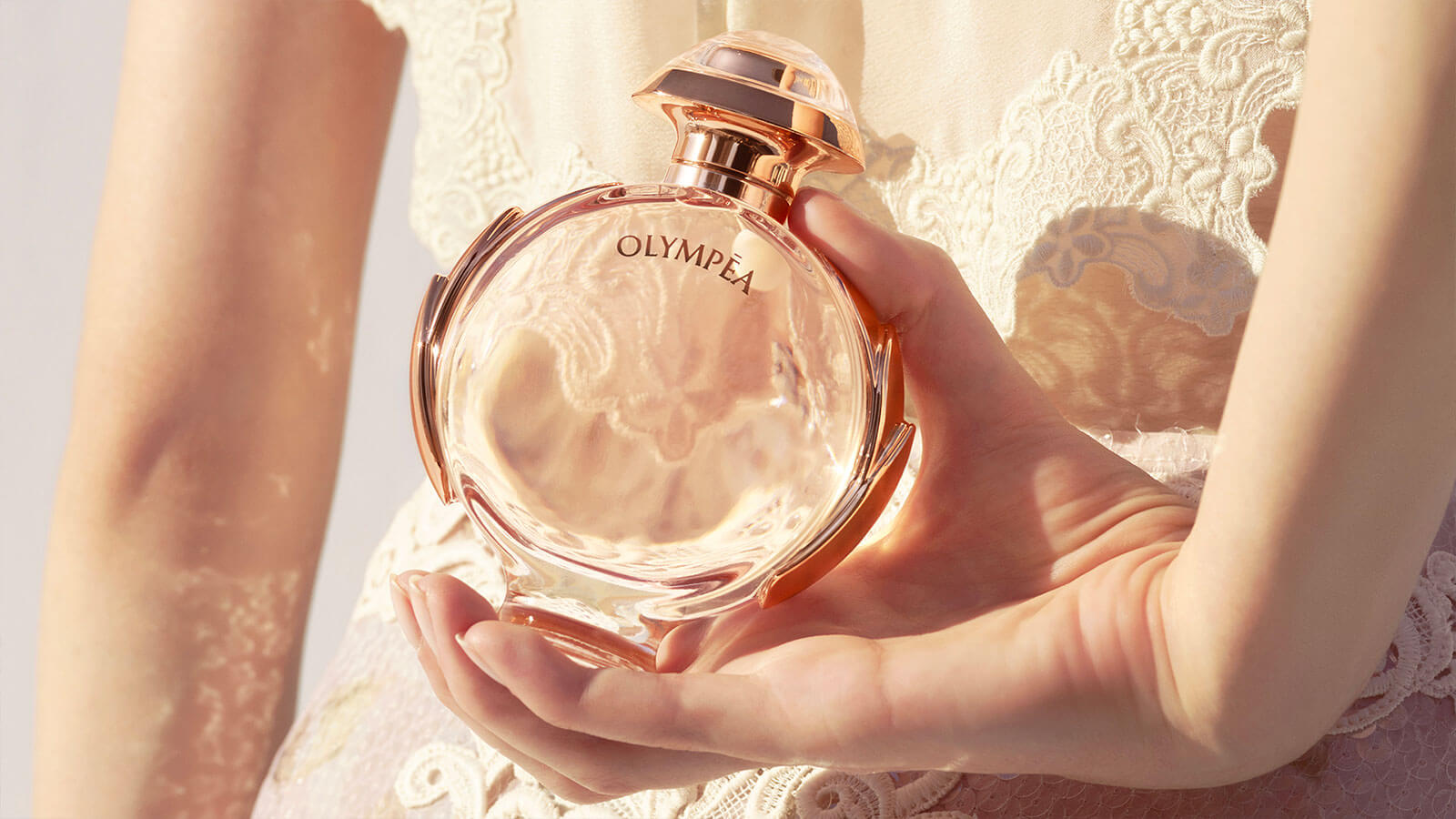 Top 10 Most Expensive Luxury Perfume Brands for Women in 2022 (with prices)